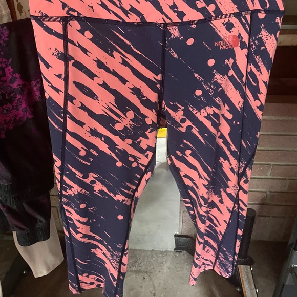 North Face Leggings Peach and Blue 3/4 Length - Picture 2 of 13